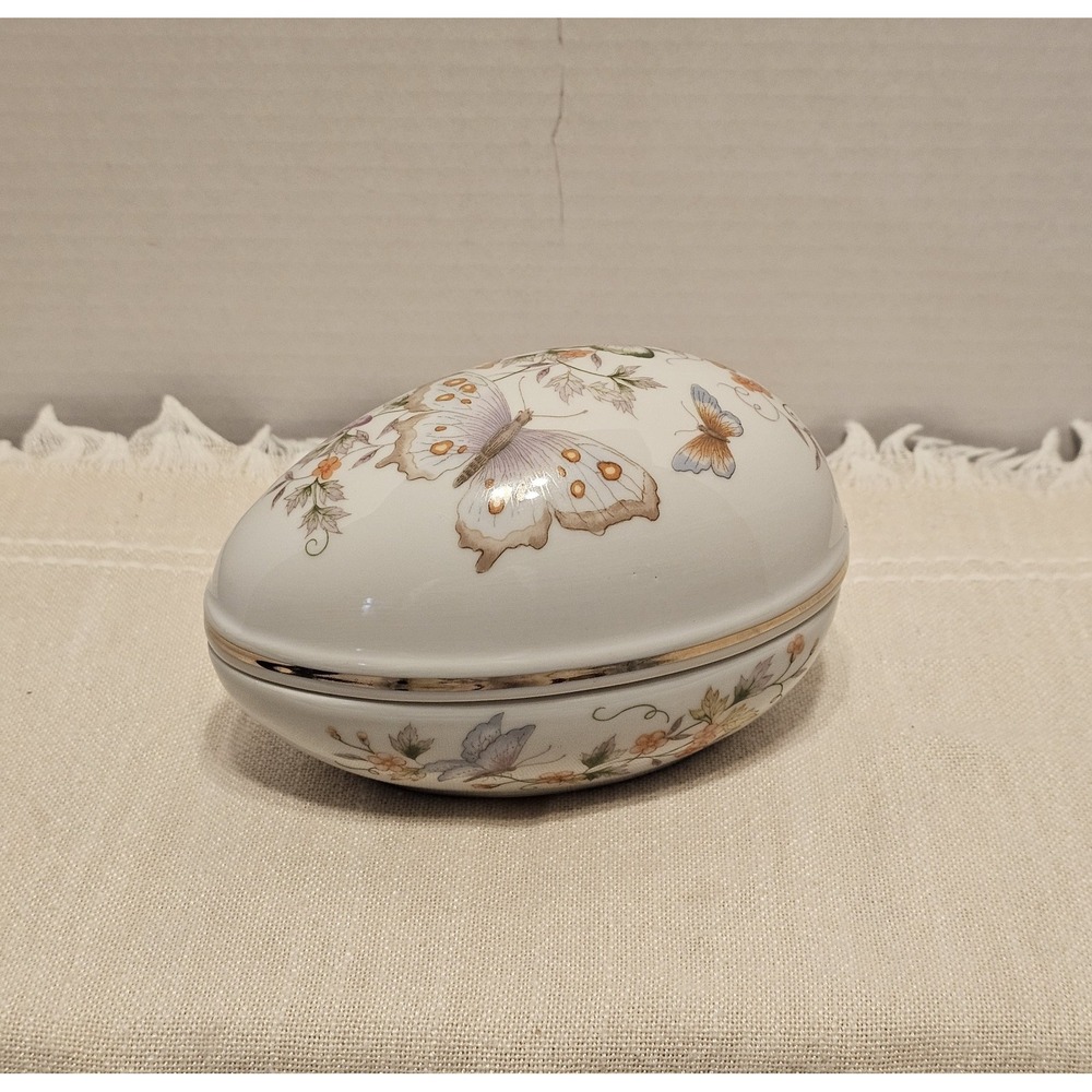 Vintage Avon 1974 Butterfly Fantasy Porcelain Egg Trinket Jewelry Dish NWOB